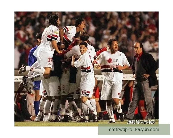 哥伦比亚队近期防线表现稳健，状态回暖引发关注