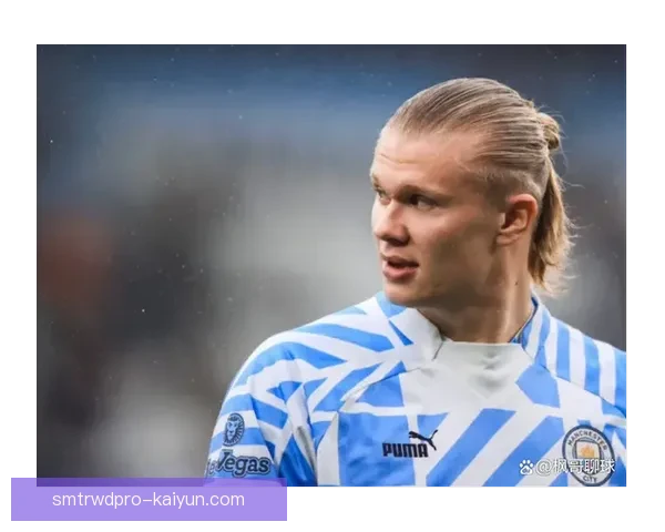 哈兰德在本赛季展现中锋竞争力，状态回暖值得关注